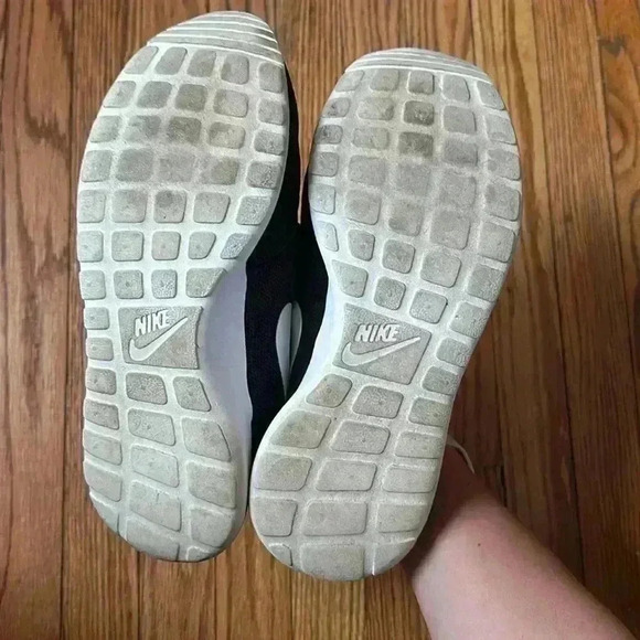 Nike Sneakers - Picture 7 of 7